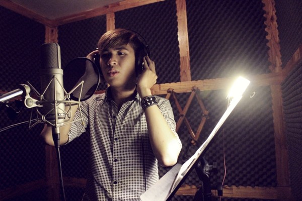 Thủy Ti&ecirc;n xinh đẹp v&agrave;o ph&ograve;ng thu c&ugrave;ng V.Music 14