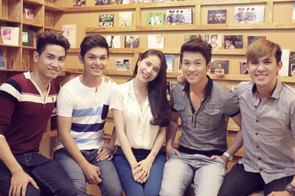 Thủy Ti&ecirc;n xinh đẹp v&agrave;o ph&ograve;ng thu c&ugrave;ng V.Music 3