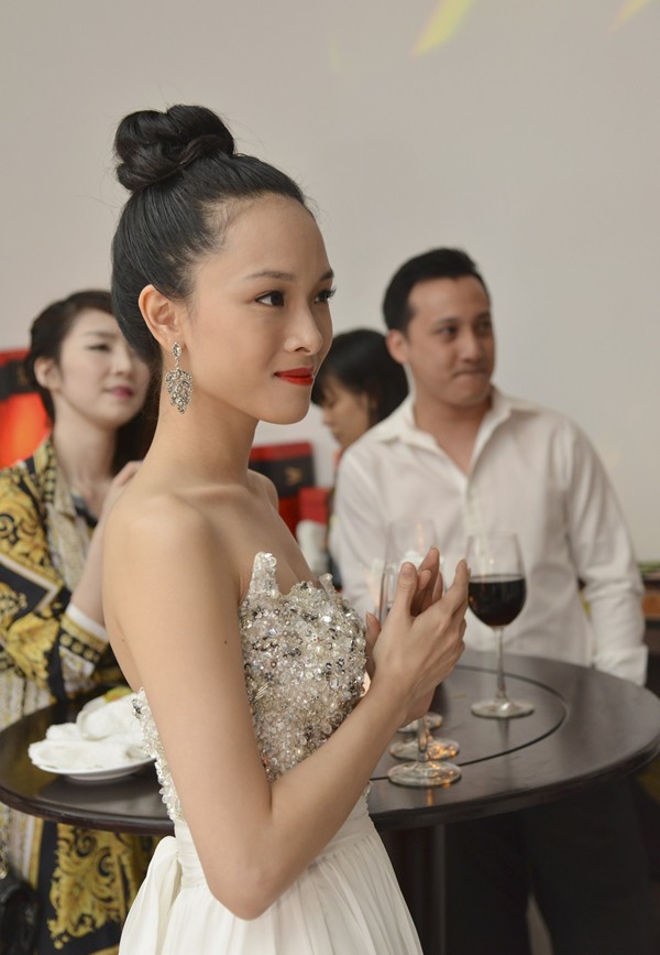 Diễm My 9X công khai xuất hiện cùng bạn trai 9