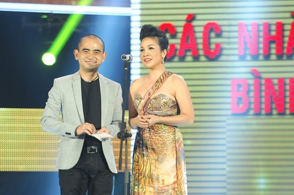 Mỹ Tâm rạng rỡ trong lần đầu biểu diễn hit mới 17