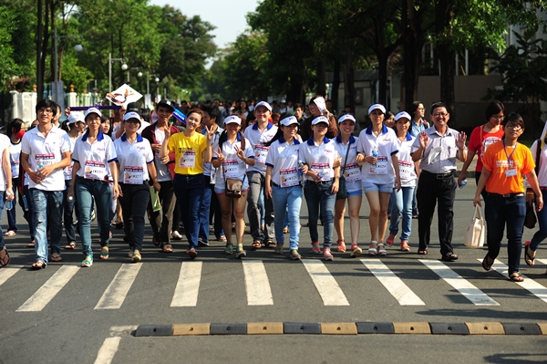 Đinh Hương, Trấn Thành "quậy" tưng sân khấu giữa trời nắng nóng 16