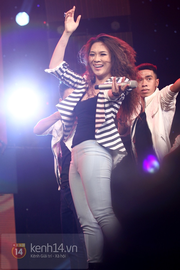 Sao nữ Vpop đua nhau khoe ch&acirc;n thon 18
