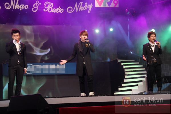 Sao nữ Vpop đua nhau khoe ch&acirc;n thon 19