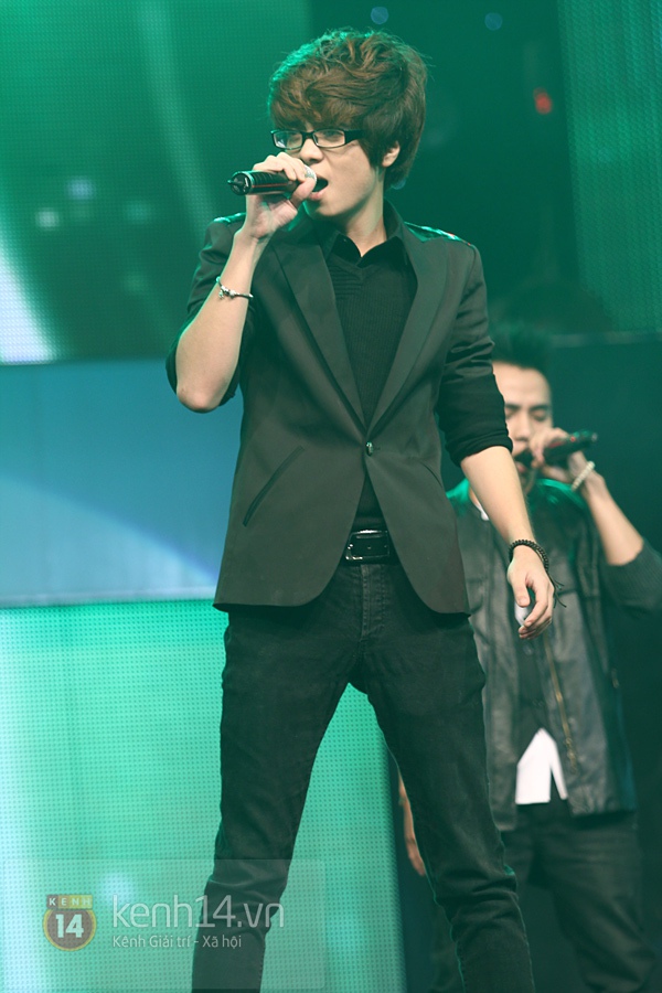 Sao nữ Vpop đua nhau khoe ch&acirc;n thon 12