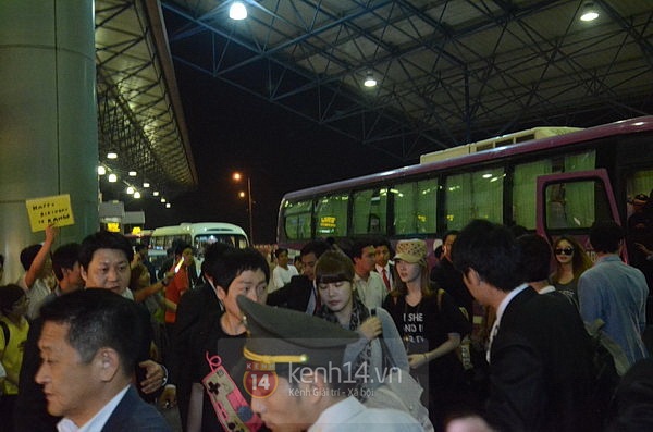 Jiyeon (T-ara) diện đồ fan Việt tặng ra sân bay về Hàn 3