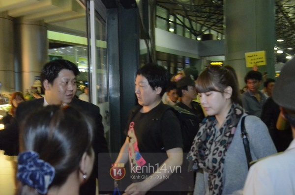 Jiyeon (T-ara) diện đồ fan Việt tặng ra sân bay về Hàn 4