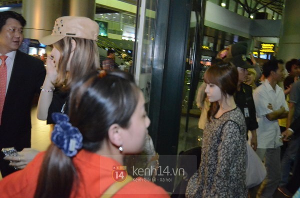 Jiyeon (T-ara) diện đồ fan Việt tặng ra sân bay về Hàn 5