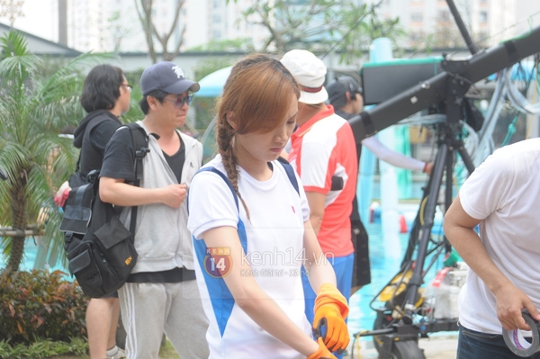 Jia (missA) tiếp tục ghi hình ở Việt Nam dù tay bị thương 5