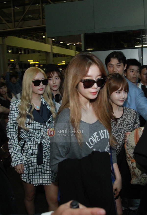 Jiyeon (T-ara) diện đồ fan Việt tặng ra sân bay về Hàn 2