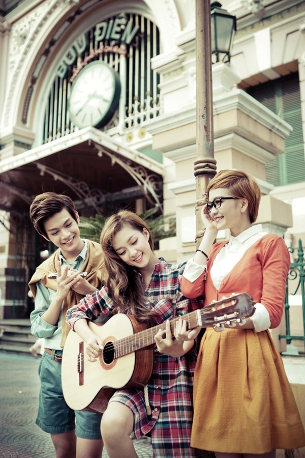 Hồ Ngọc H&agrave; dẫn học tr&ograve; "The Voice" dạo chơi S&agrave;i G&ograve;n 2