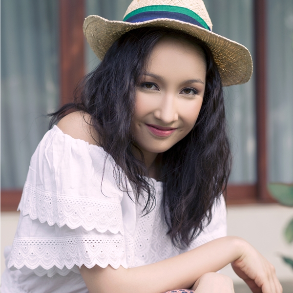 Mỹ Linh giúp con gái Anna Trương quảng bá album 4