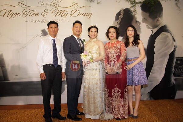 Mỹ Dzung vẫn xinh đẹp trong ngày cưới dù mang bầu 5 tháng 12
