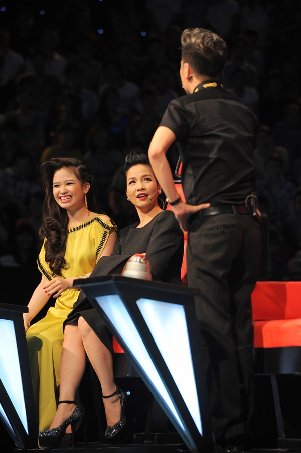 The Voice tập 5: Mỹ Linh "lôi xềnh xệch" thí sinh về ghế đỏ 4