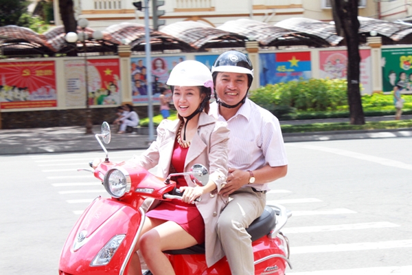 Đinh Hương, Sơn Ngọc Minh (V.Music) mời cha v&agrave;o Tp.HCM quay MV 3