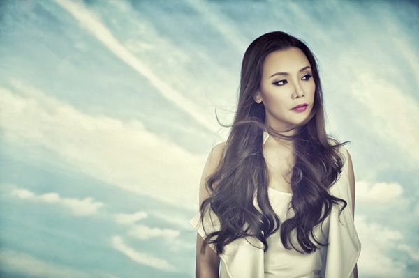 Hồ Quỳnh Hương tung MV cho hit trong album trở lại  13