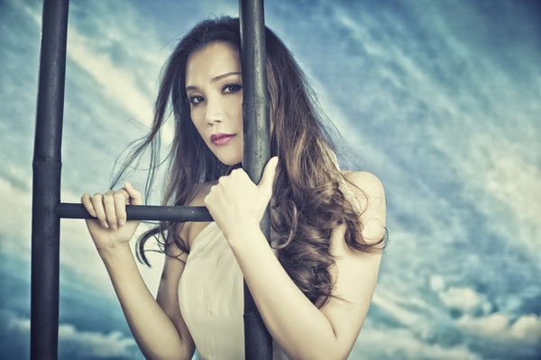 Hồ Quỳnh Hương tung MV cho hit trong album trở lại  12