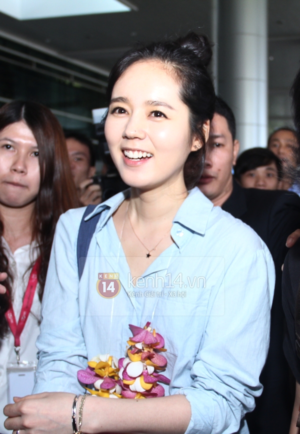 "Mỹ nh&acirc;n kh&ocirc;ng tuổi" Han Ga In xuất hiện giản dị tại T&acirc;n Sơn Nhất 13