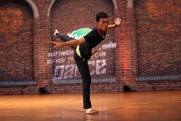 SYTYCD: "Bà mẹ 4 con trẻ trung" chinh phục BGK 12