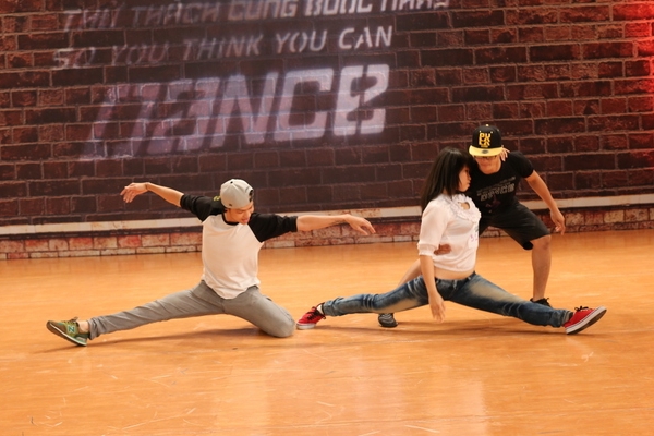 SYTYCD: "Bà mẹ 4 con trẻ trung" chinh phục BGK 5