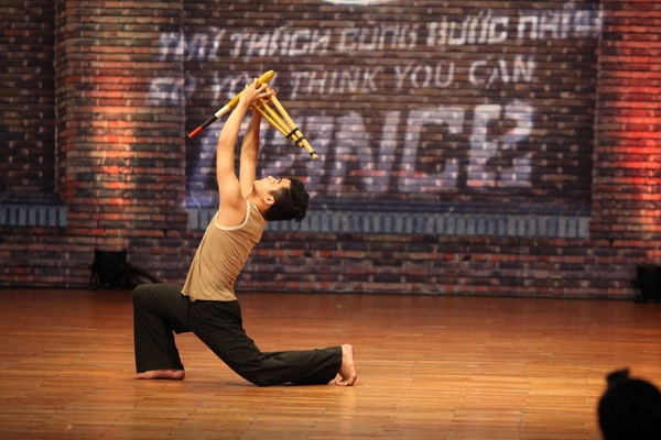 SYTYCD: "Bà mẹ 4 con trẻ trung" chinh phục BGK 19