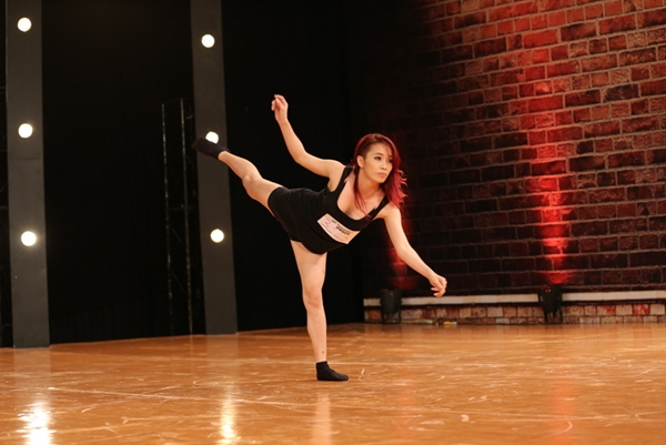 SYTYCD: "Bà mẹ 4 con trẻ trung" chinh phục BGK 8