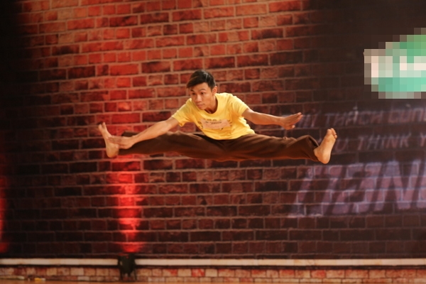 SYTYCD: "Bà mẹ 4 con trẻ trung" chinh phục BGK 9