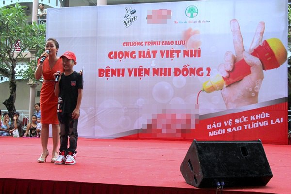 Thí sinh "The Voice Kids" giản dị hát tặng các bệnh nhi 1