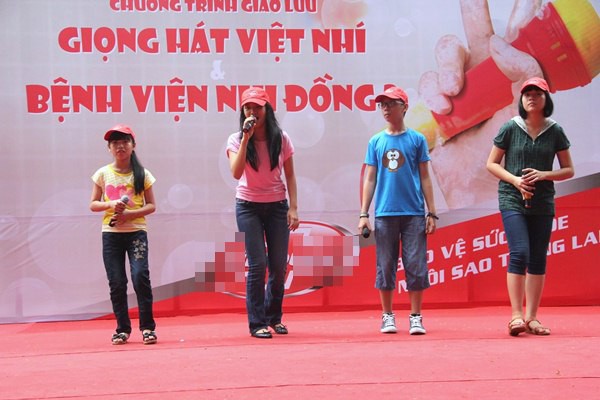 Thí sinh "The Voice Kids" giản dị hát tặng các bệnh nhi 10