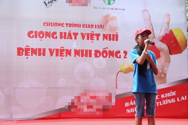 Thí sinh "The Voice Kids" giản dị hát tặng các bệnh nhi 13