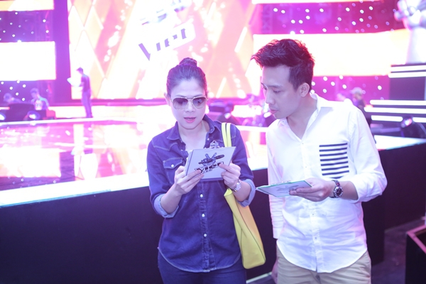 Thí sinh "The Voice Kids" quây quanh Thanh Thảo, Trấn Thành 7