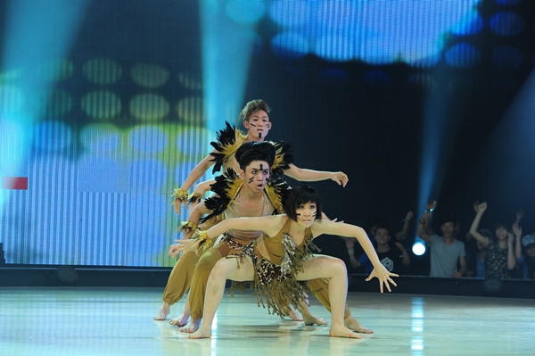 Got To Dance: Minh Hằng bật khóc trước thí sinh khiếm khuyết 11