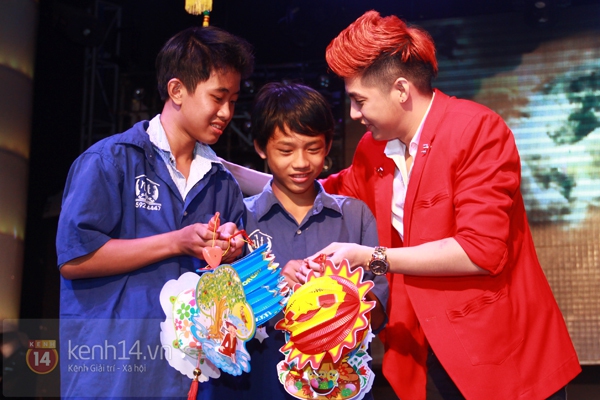 Sao Việt ủng hộ Mai Phương Thúy làm show từ thiện Trung thu 11 Sao Việt ủng hộ Mai Phương Thúy làm show từ thiện Trung thu 11