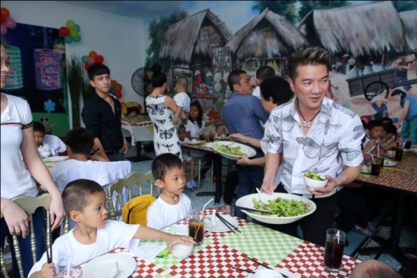 Đàm Vĩnh Hưng tung ảnh ngày bé "siêu đáng yêu" nhân sinh nhật 12