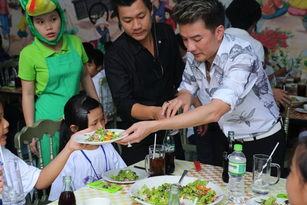 Đàm Vĩnh Hưng tung ảnh ngày bé "siêu đáng yêu" nhân sinh nhật 14