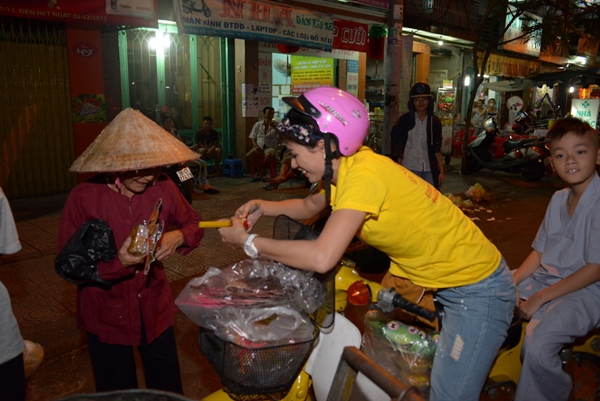 Ấm áp sao Việt làm từ thiện mùa Trung thu 3