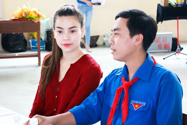 Hà Hồ khoe ảnh Subeo diện áo dài - khăn đóng đón Trung thu 5