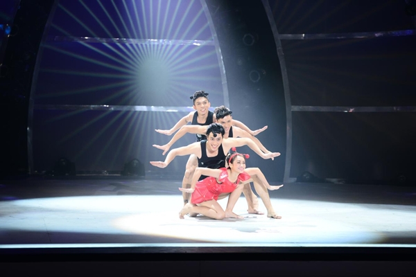 Sao Việt phấn khích với đêm ra mắt ấn tượng của Top 20 SYTYCD 16