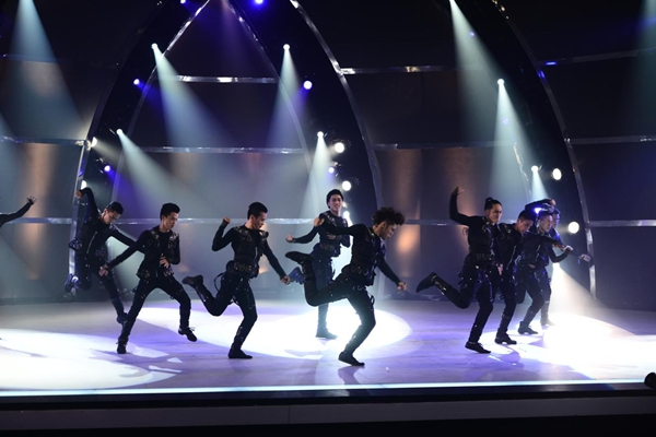 Sao Việt phấn khích với đêm ra mắt ấn tượng của Top 20 SYTYCD 17