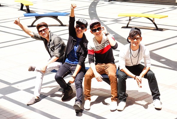 Sinh vi&ecirc;n Th&aacute;i ph&aacute;t "sốt" v&igrave; V.Music 21