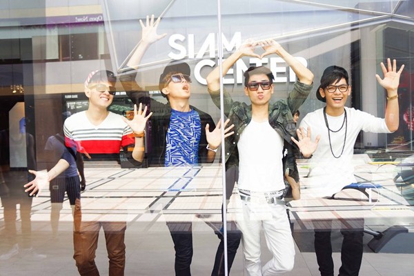 Sinh vi&ecirc;n Th&aacute;i ph&aacute;t "sốt" v&igrave; V.Music 24