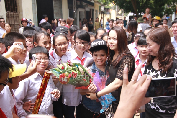 Quang Anh trở về quê nhà trong sự chào đón nồng nhiệt của người dân 12