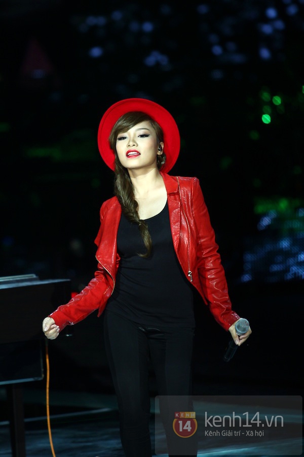 Liveshow 1 The Voice Việt: Song Tú là "Queen of the night" 19