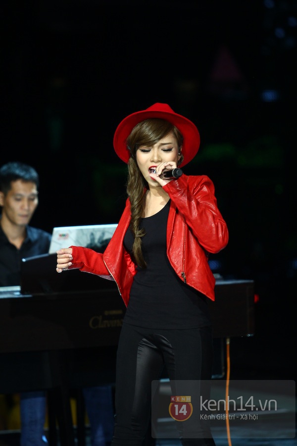 Liveshow 1 The Voice Việt: Song Tú là "Queen of the night" 20