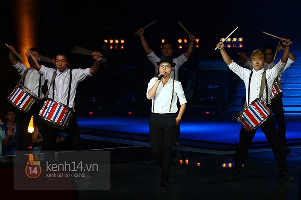 Liveshow 2 The Voice Việt: Cát Tường máu lửa hóa "Michael Jackson nhỏ" 1