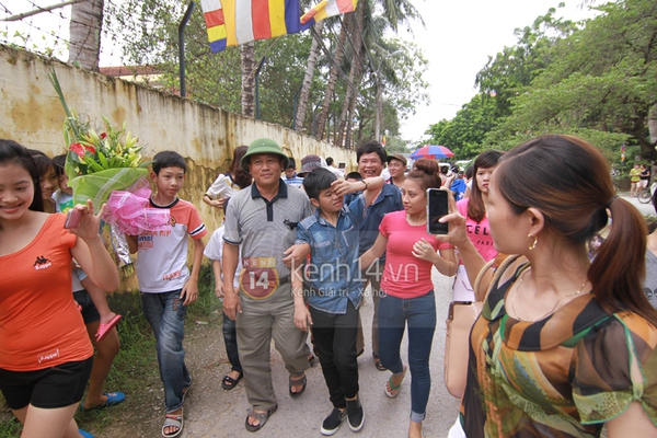 Quang Anh trở về quê nhà trong sự chào đón nồng nhiệt của người dân 8