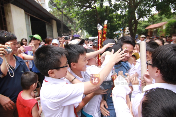 Quang Anh trở về quê nhà trong sự chào đón nồng nhiệt của người dân 11