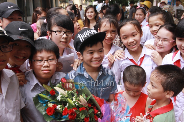 Quang Anh trở về quê nhà trong sự chào đón nồng nhiệt của người dân 14