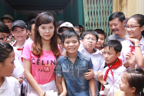 Quang Anh trở về quê nhà trong sự chào đón nồng nhiệt của người dân 18