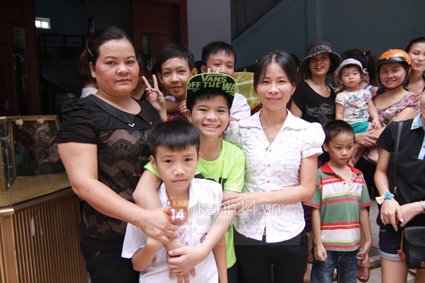 Quang Anh trở về quê nhà trong sự chào đón nồng nhiệt của người dân 24