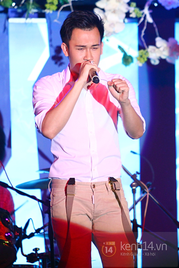 Hà Hồ "huy động" học trò tại "The Voice 2012" cùng làm từ thiện 10